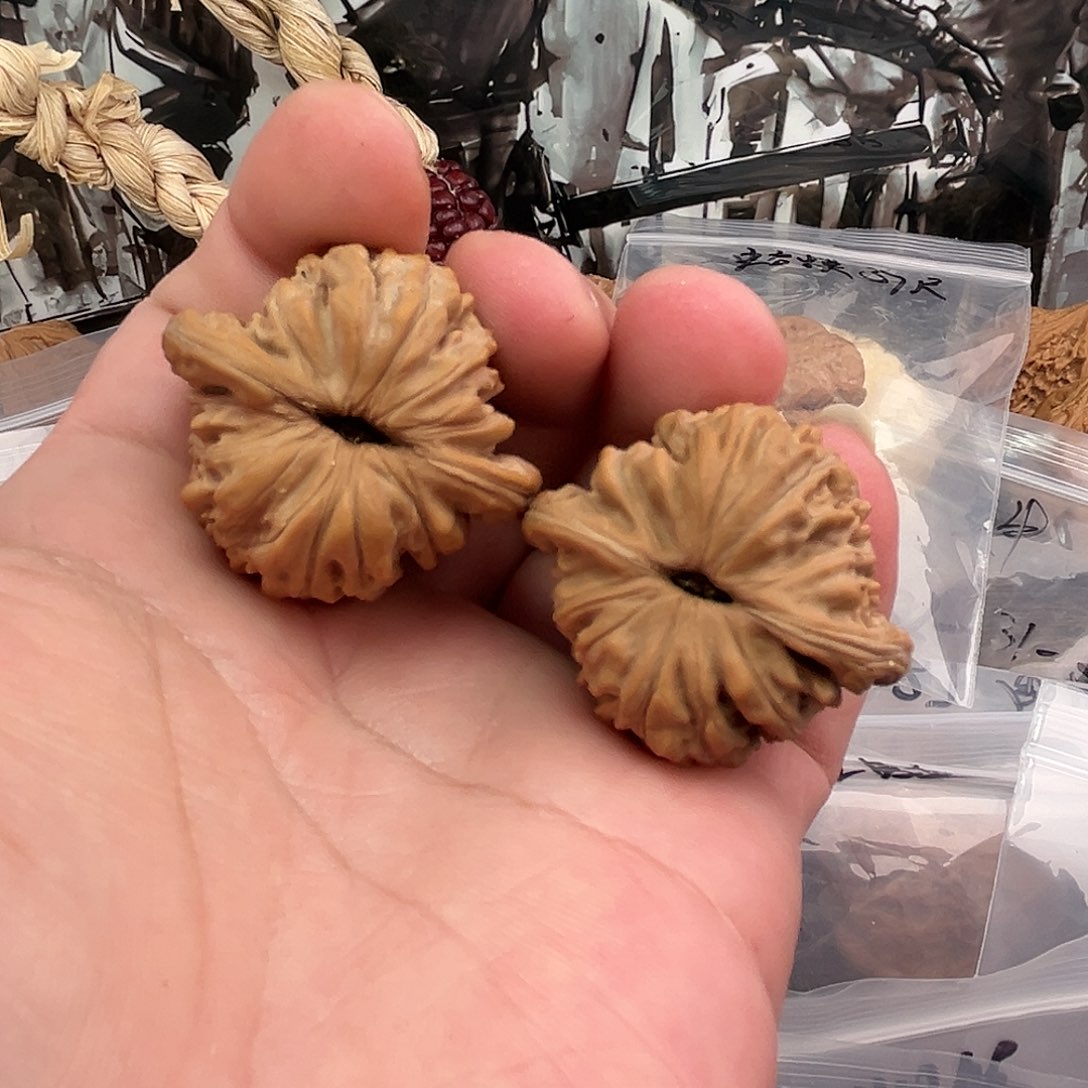 逛***看文玩核桃把件汉高楼39尺