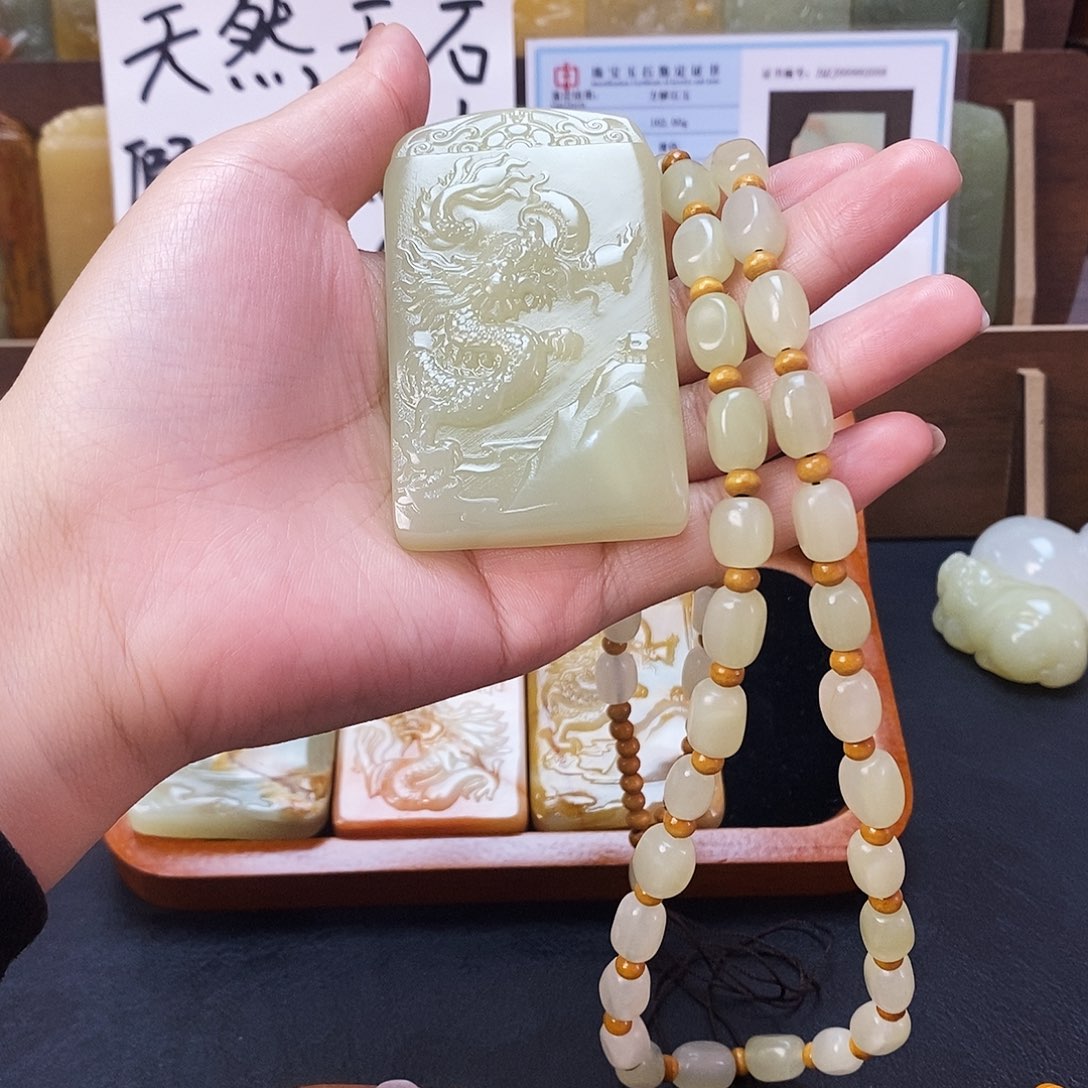 新疆昆仑山料方解石玉