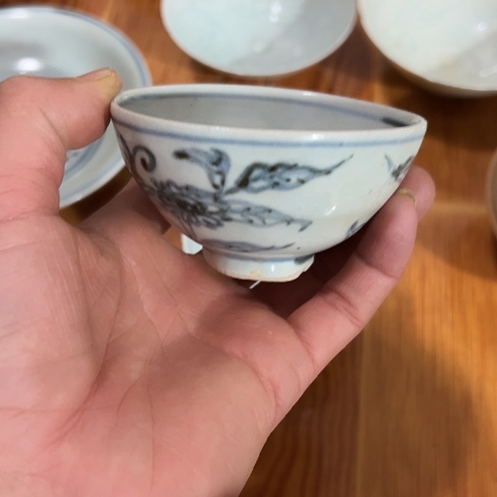 碗先****蛋青花文饰的一个杯子