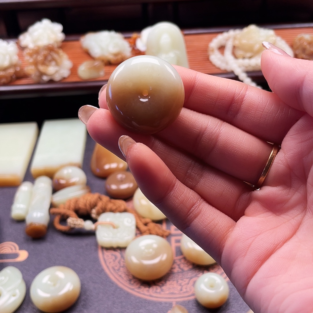 芬***芳岫岩老玉（透闪石质玉）未镶嵌项链