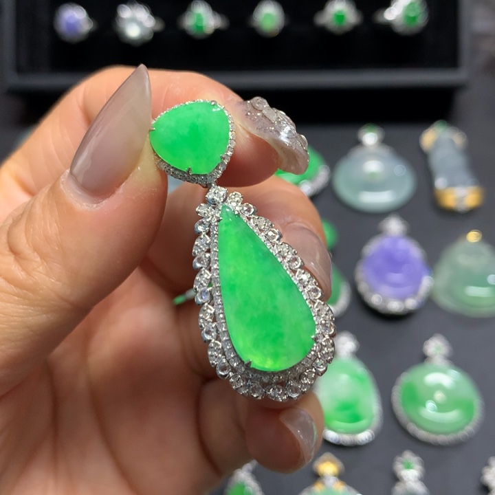 【闪购商品】翡翠颈饰18K金镶嵌吊坠