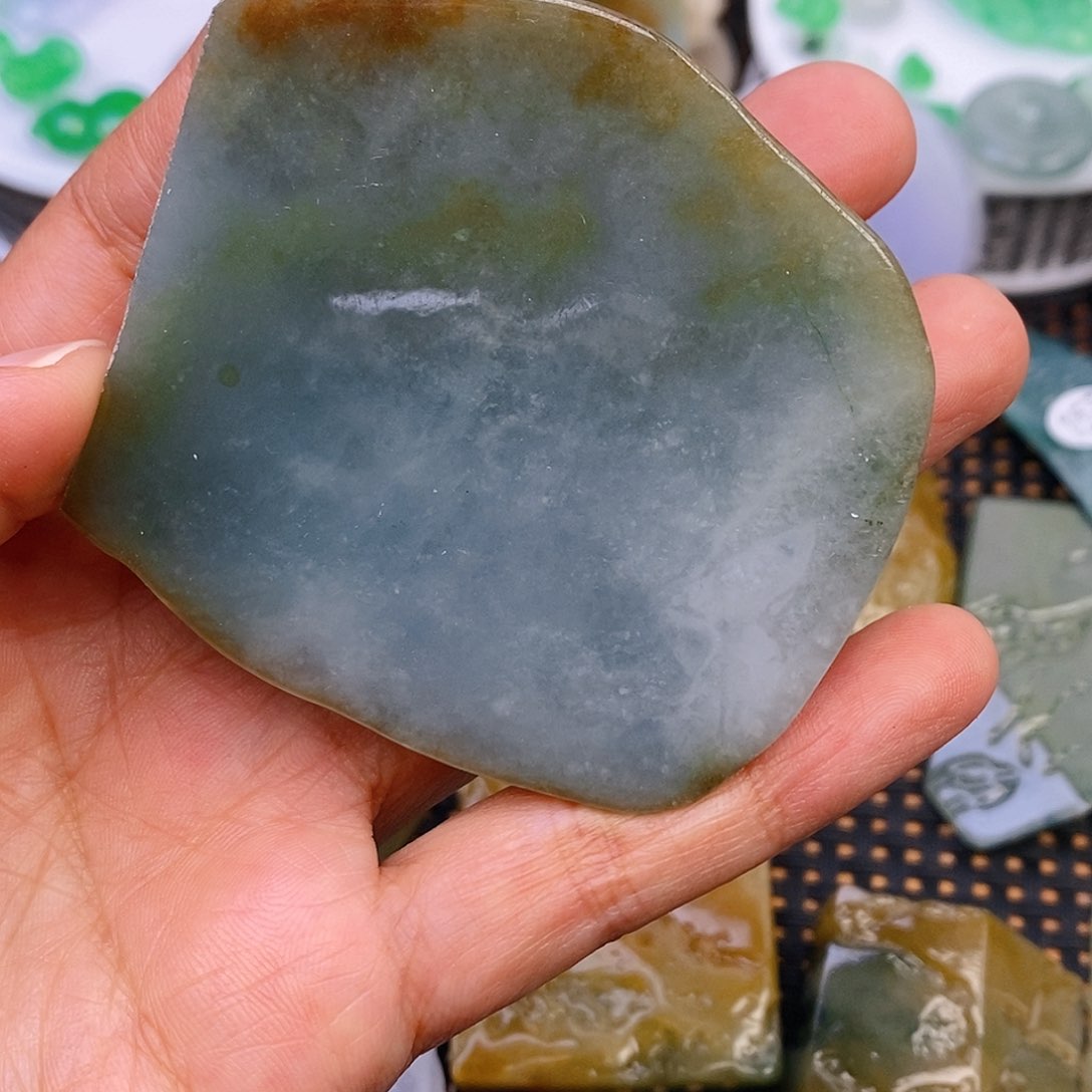 翡翠颈饰未镶嵌翡翠