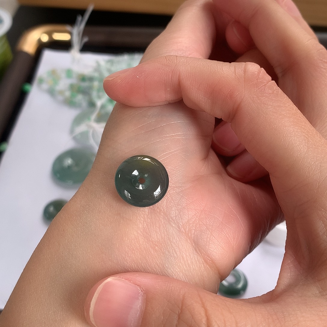 翡翠未镶嵌颈饰扣