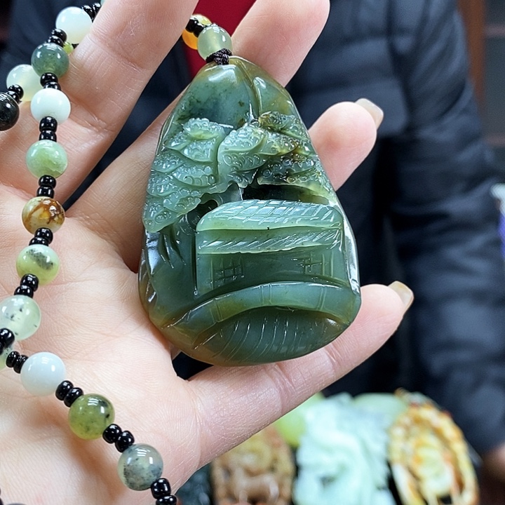 蛇纹石玉吊坠未镶嵌