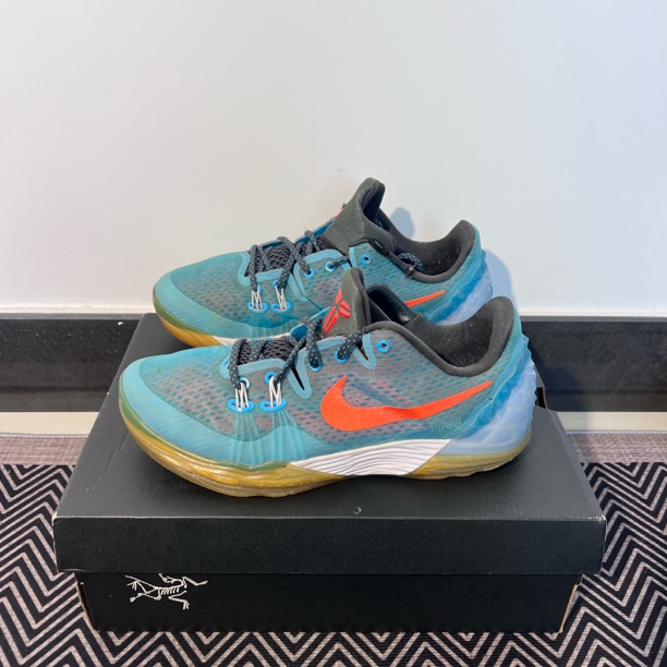 90新 maje zk5 毒液 42.5码 无原盒 鞋底磨损小