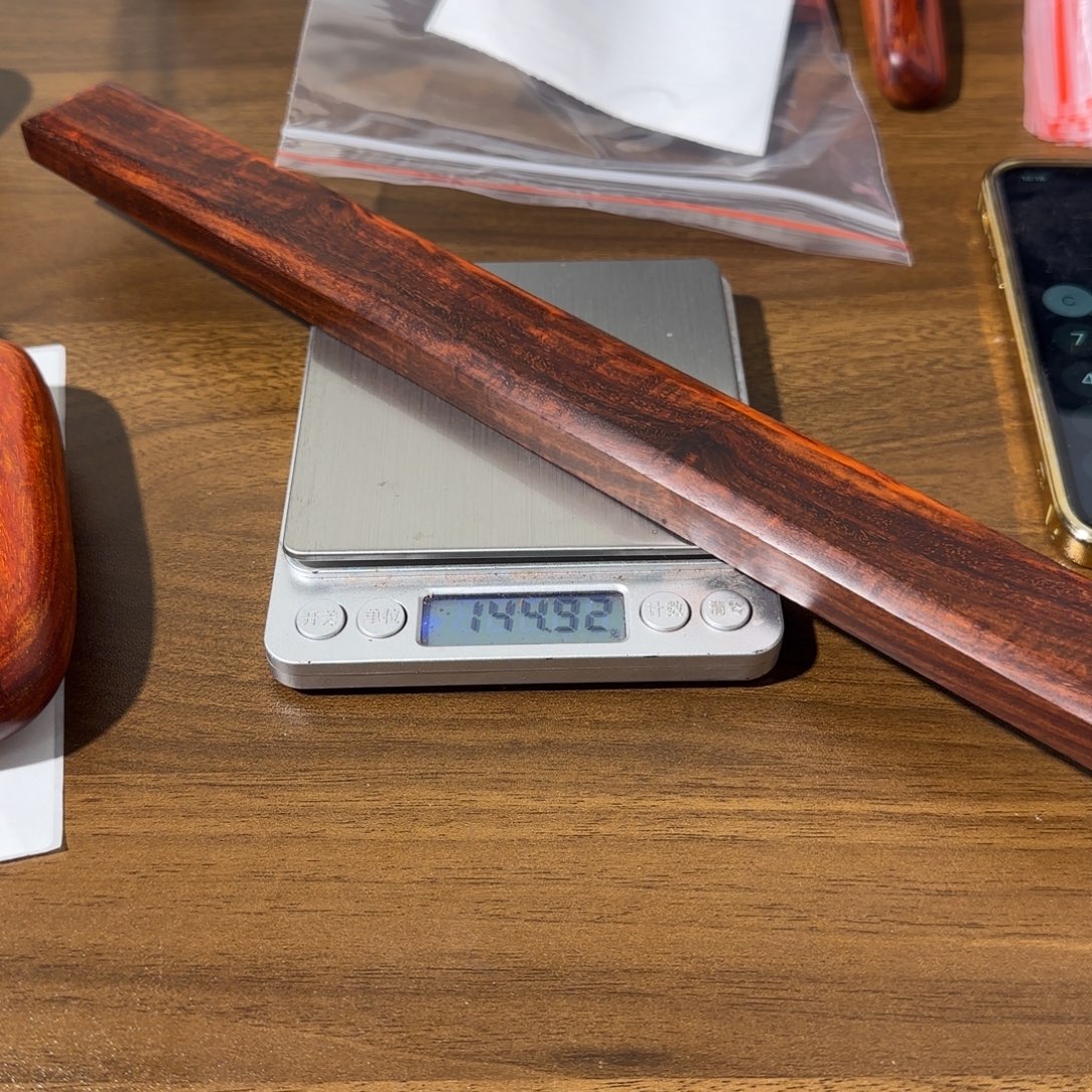 逍***游木印度小叶紫檀手把件