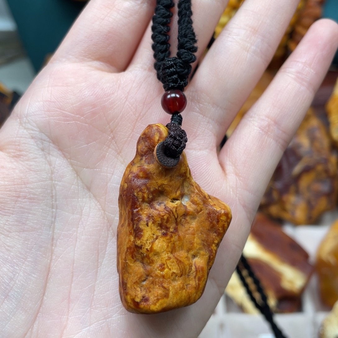 琥珀珠宝奇石未镶嵌