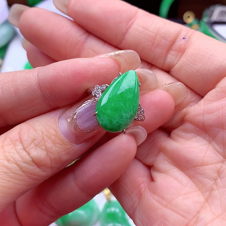 翡翠颈饰银S925镶嵌翡翠