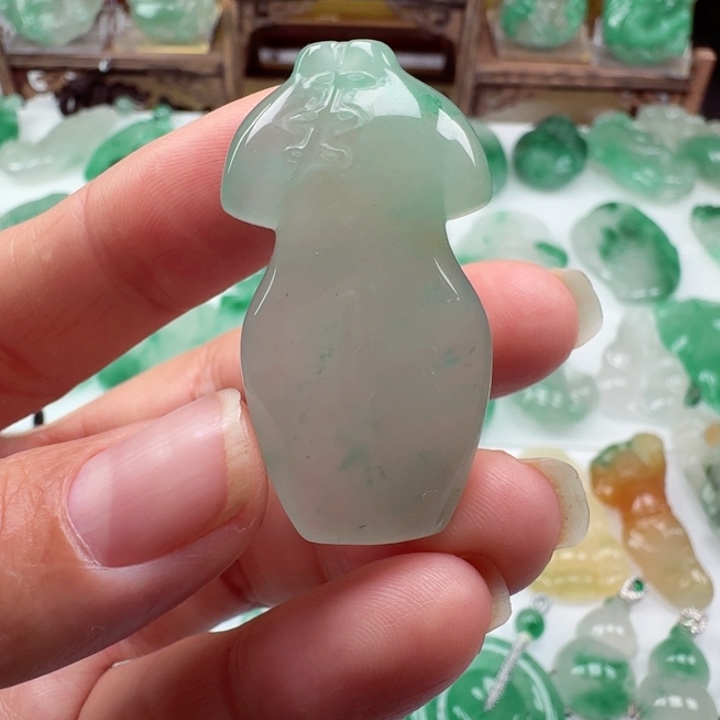 颈饰未镶嵌石英质玉