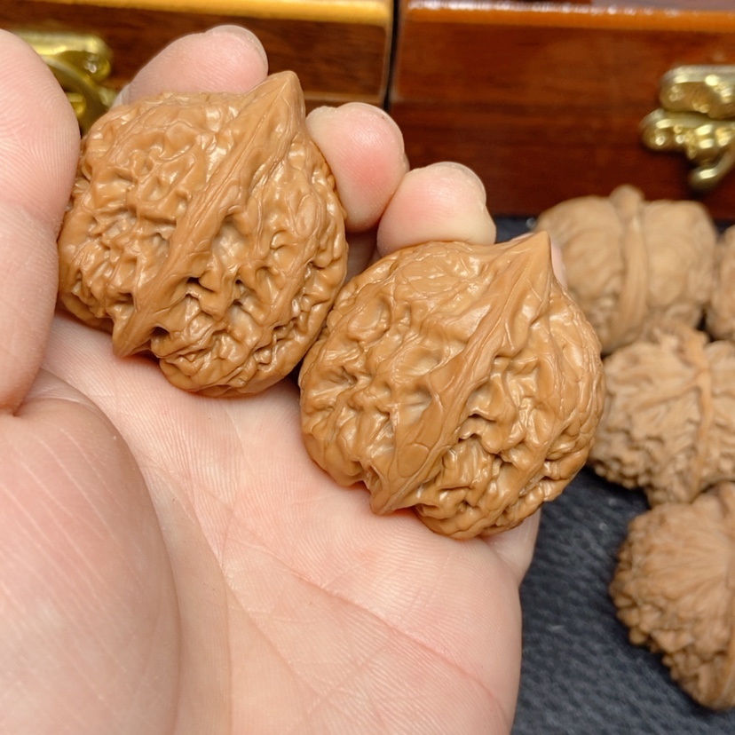 【闪购商品】文玩核桃吊坠小***车至尊宝39