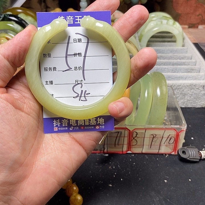 蛇纹石玉手镯未镶嵌