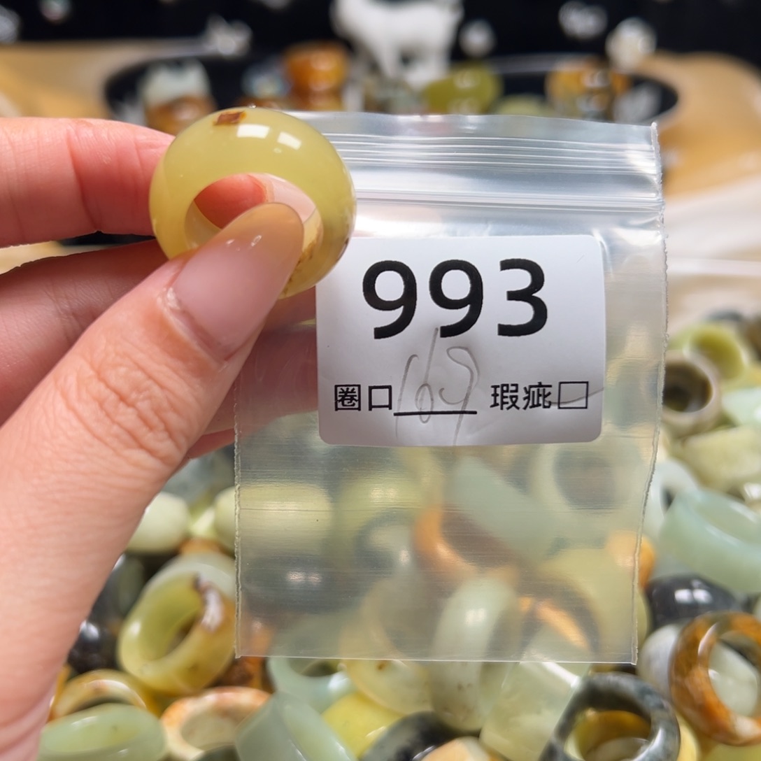 队****蛇纹石玉未镶嵌戒指