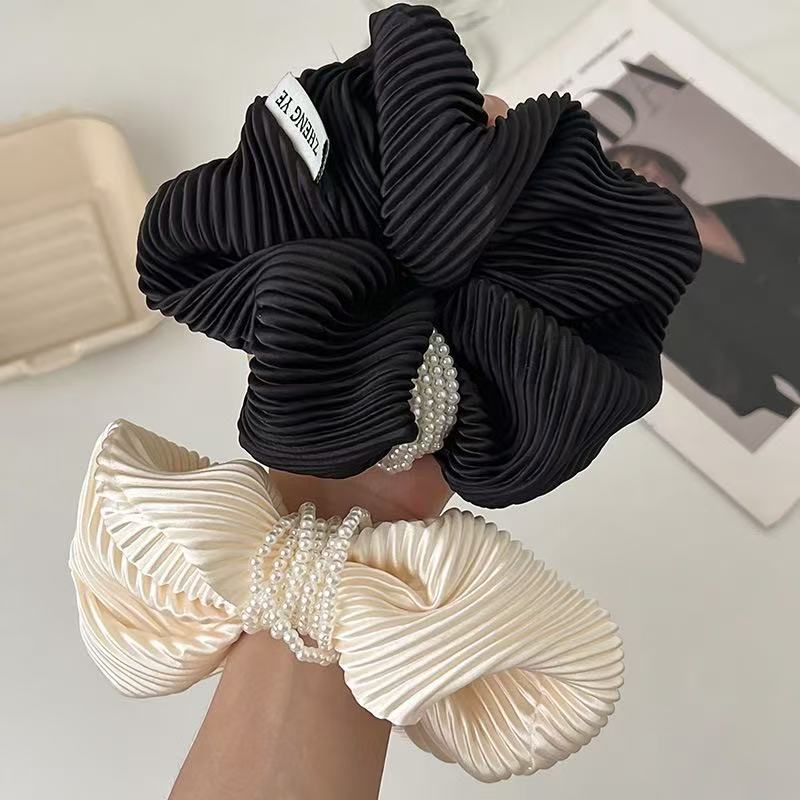 法式气质黑白百褶时尚高级感轻奢小香风珍珠缎面大肠发圈新款 