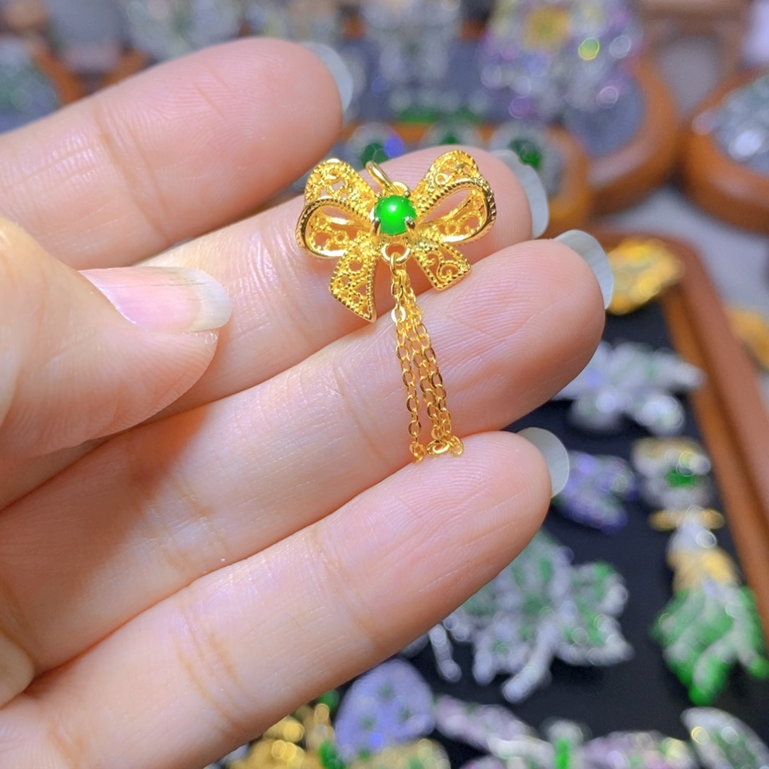 翡翠颈饰银S925镶嵌天然翡翠