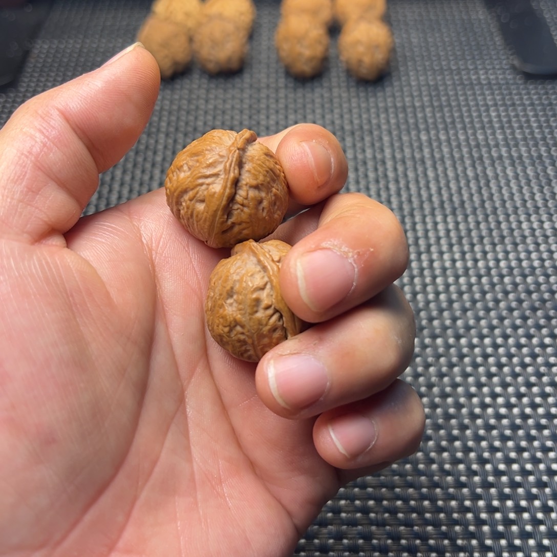 文玩核桃把件一道筋