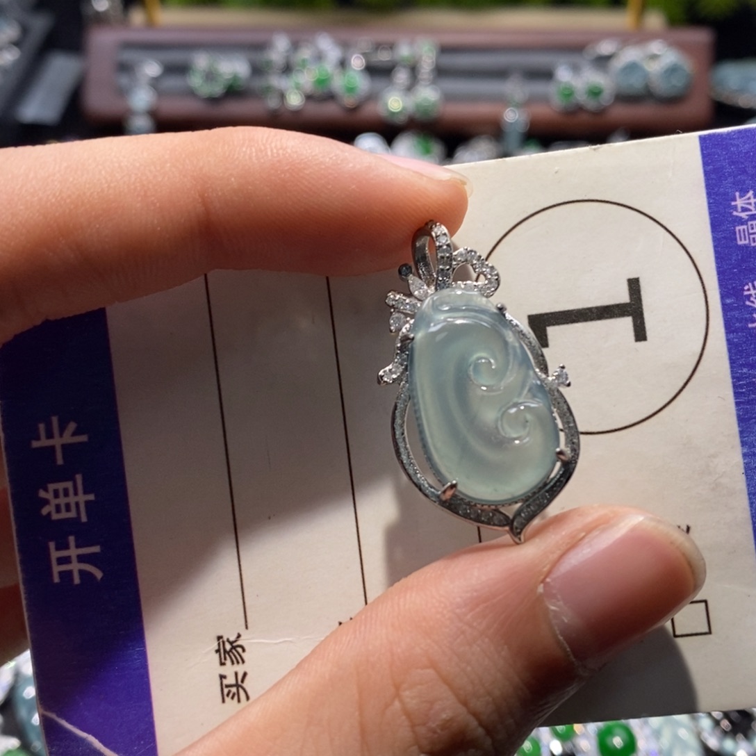 翡翠未镶嵌颈饰翡翠