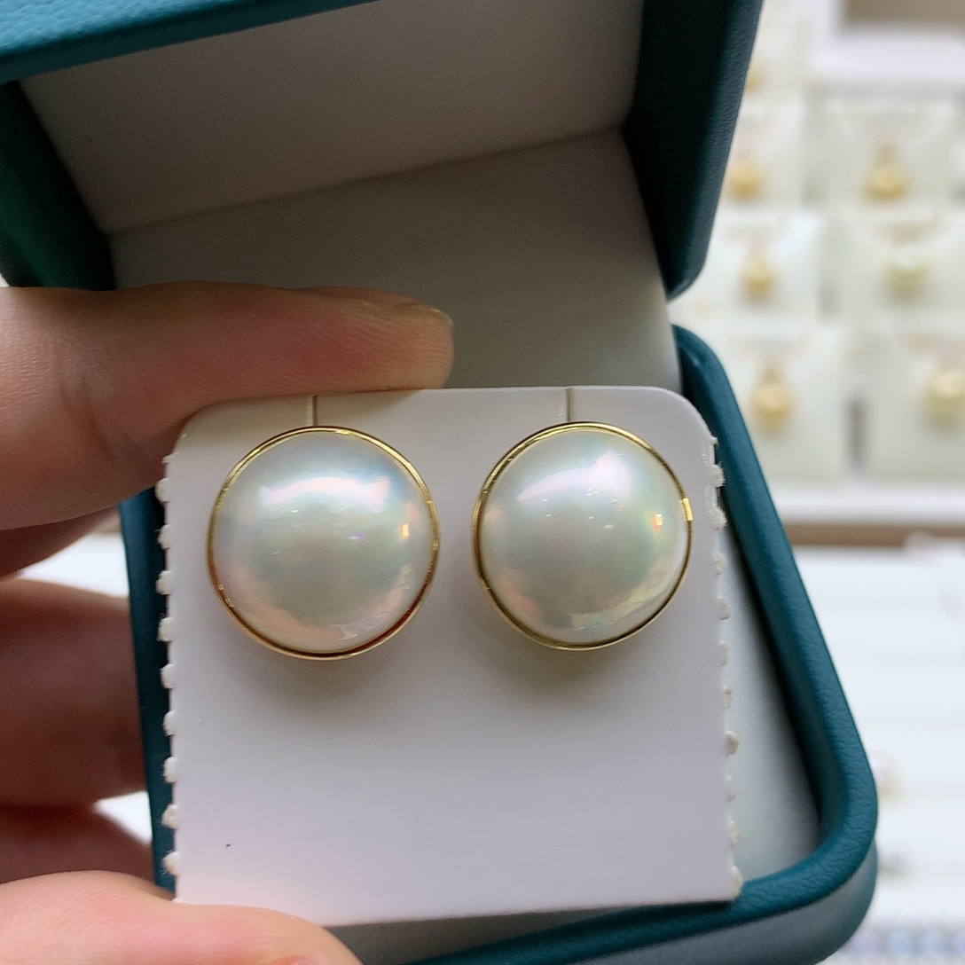 拼合珍珠（马贝珠）耳饰18K金镶嵌