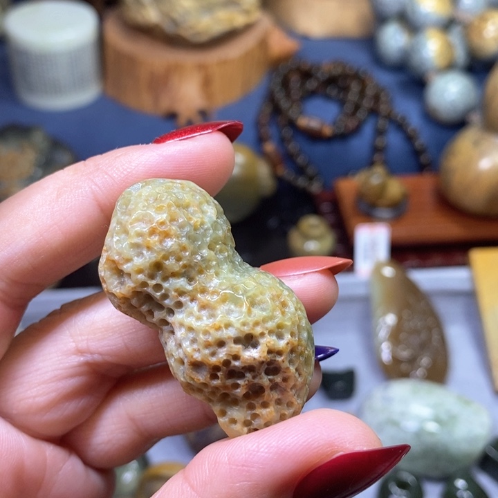 岫岩河磨玉（透闪石质玉）特价未镶嵌