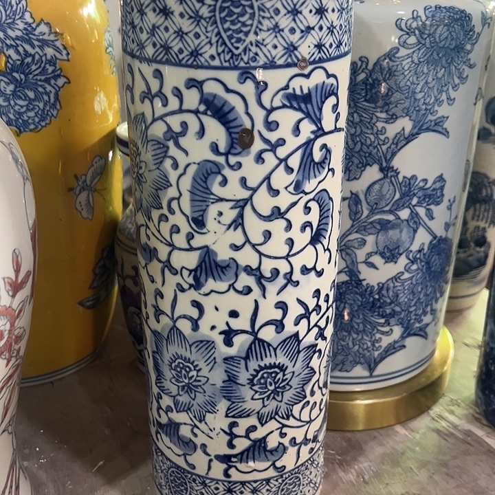 瓷片有黑点粗瑕。。。。。。。。。。。。