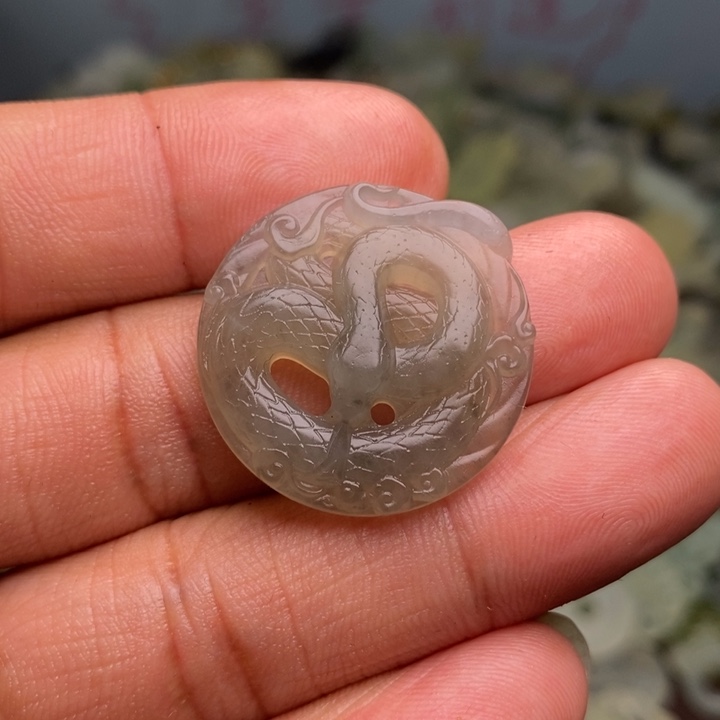 蛇纹石玉颈饰合金129