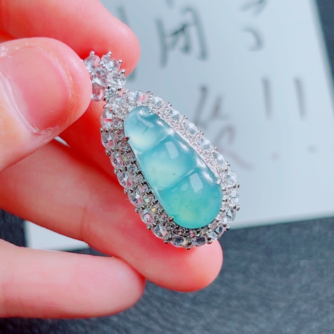 翡翠颈饰未镶嵌豆子