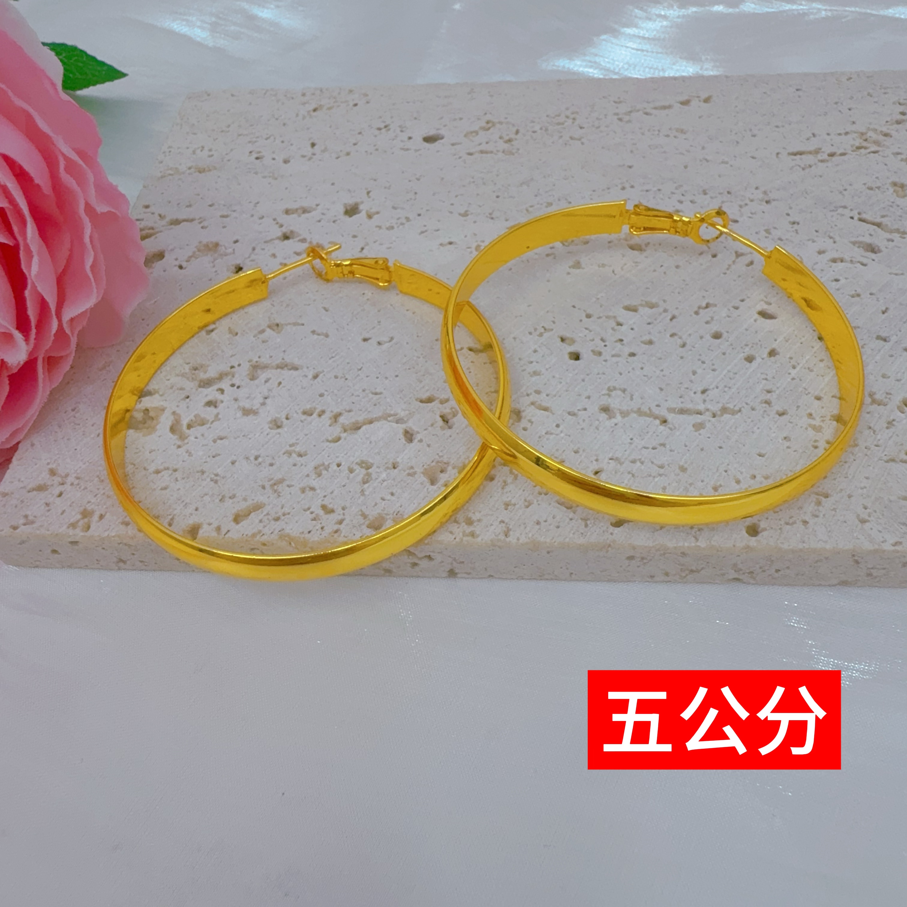 铜合金耳饰 颜色很正的金色光面宽面大气百搭韭菜叶耳环（五公分）