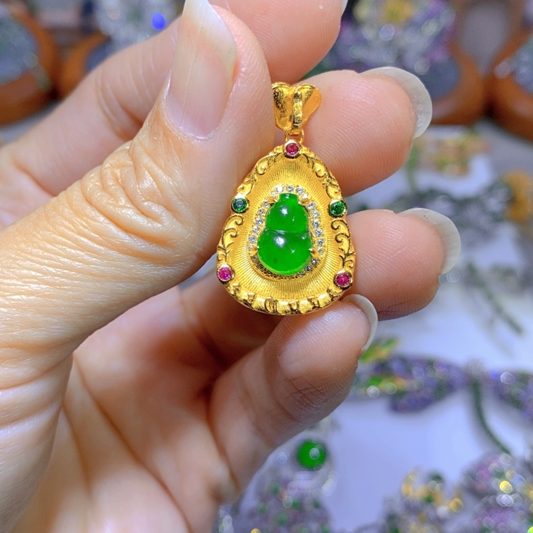 翡翠颈饰银S925镶嵌天然翡翠