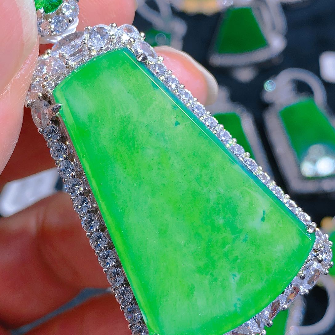 翡翠颈饰银S925镶嵌吊坠