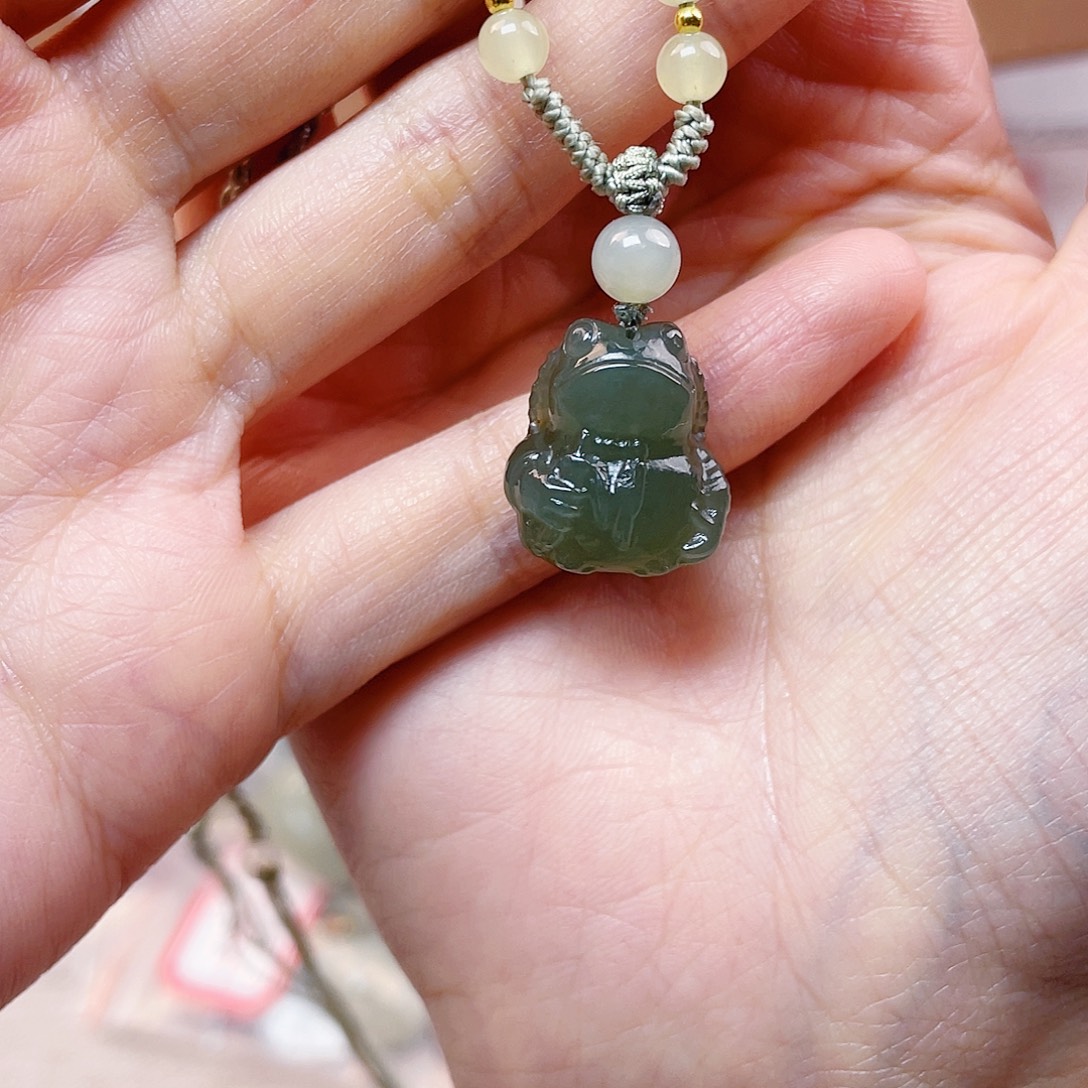 和田玉未镶嵌吊坠(赠链)