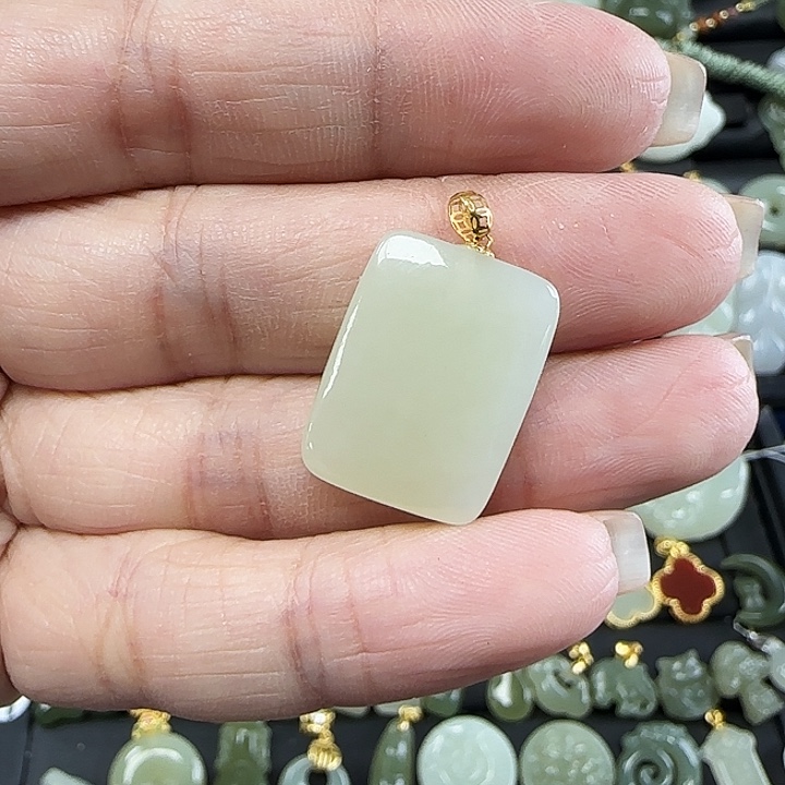 和田玉吊坠(不含链)18K金镶嵌