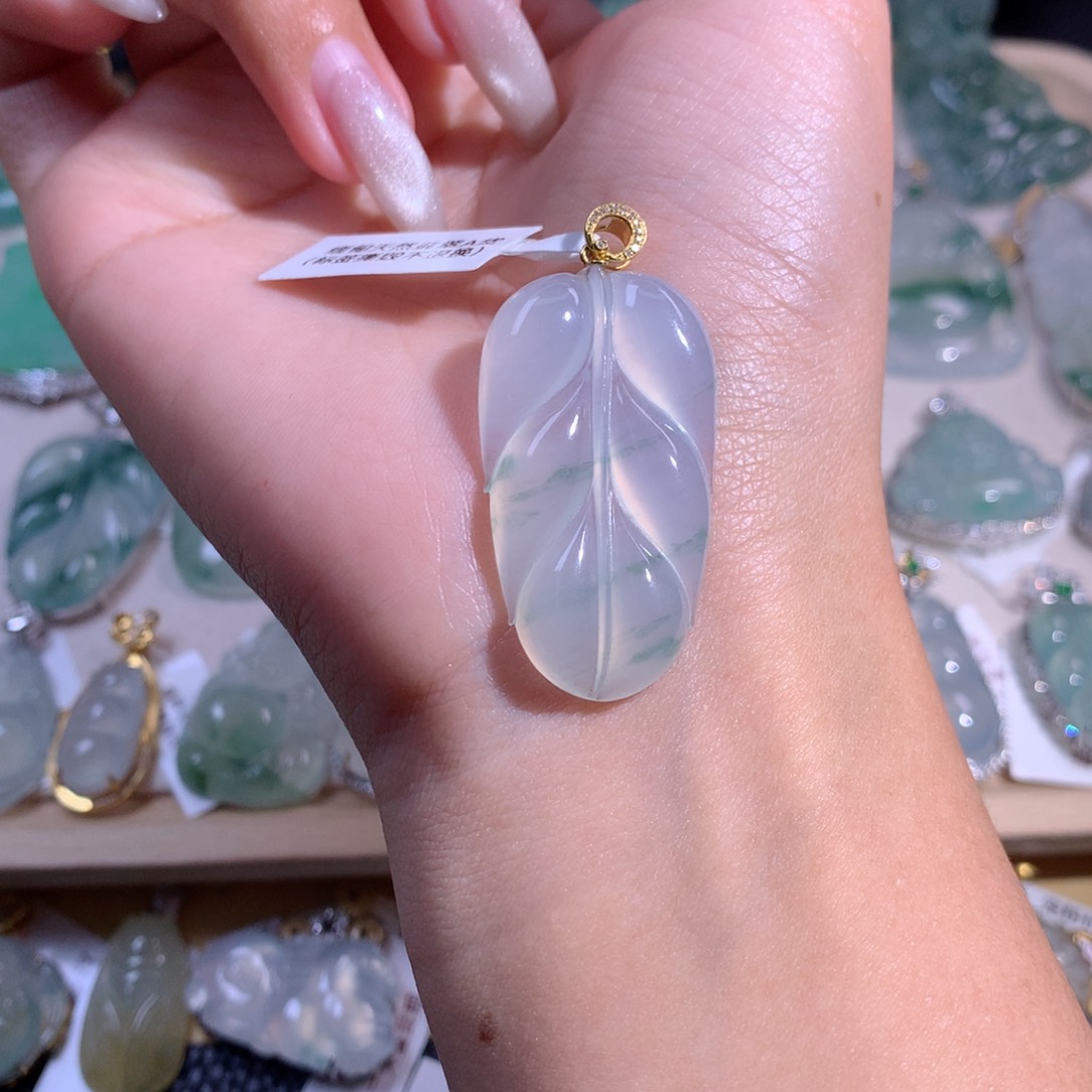 翡翠吊坠(不含链)18K金镶嵌