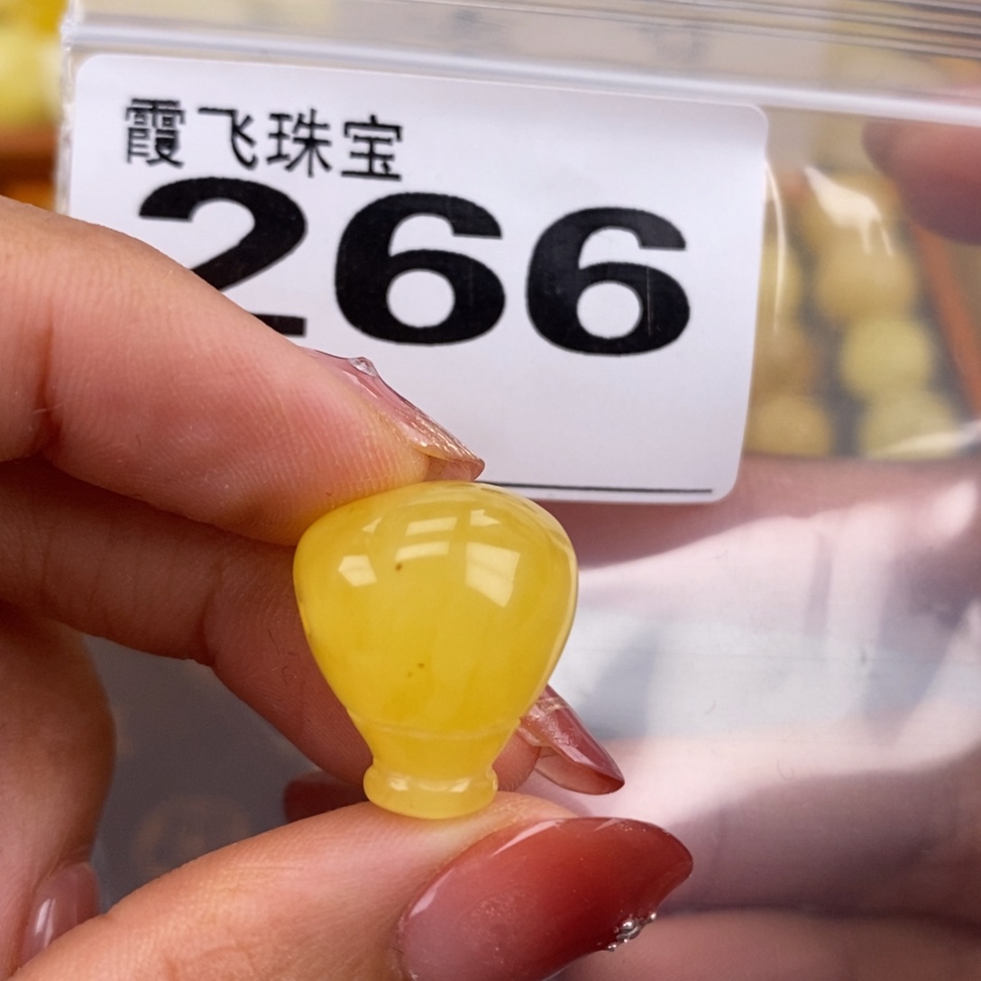 琥珀未镶嵌珠宝奇石16