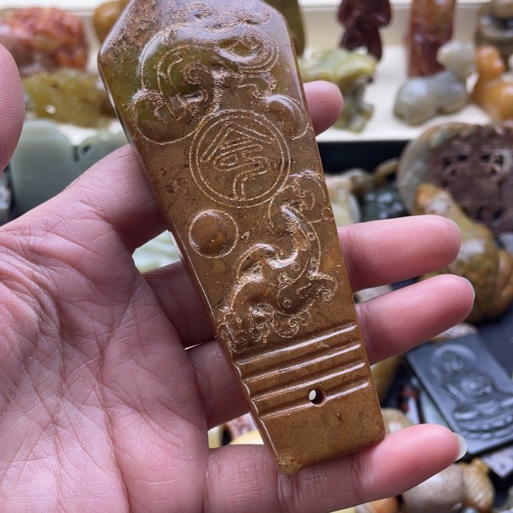 蛇纹石玉未镶嵌颈饰