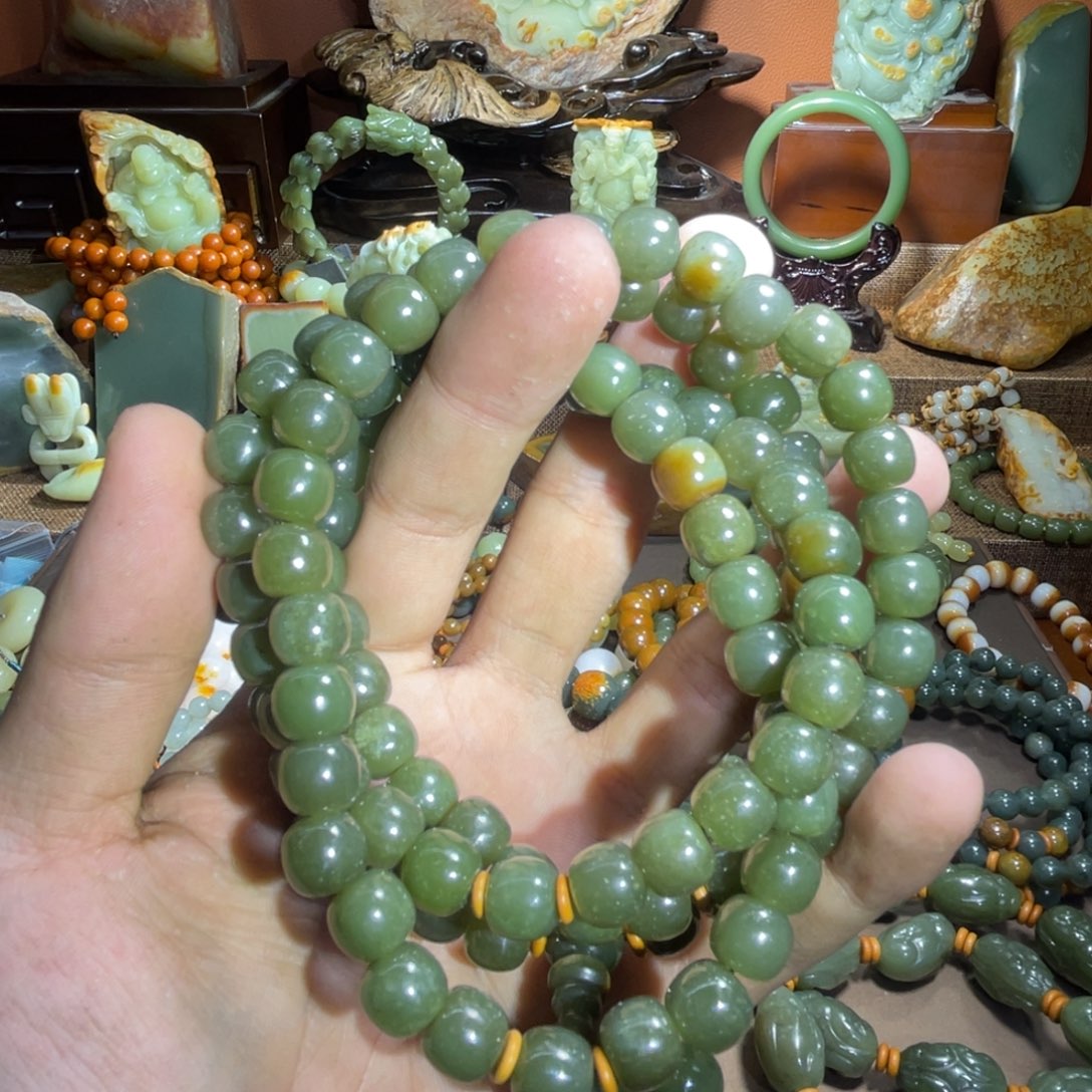 透闪石质玉108卡 9 10未镶嵌