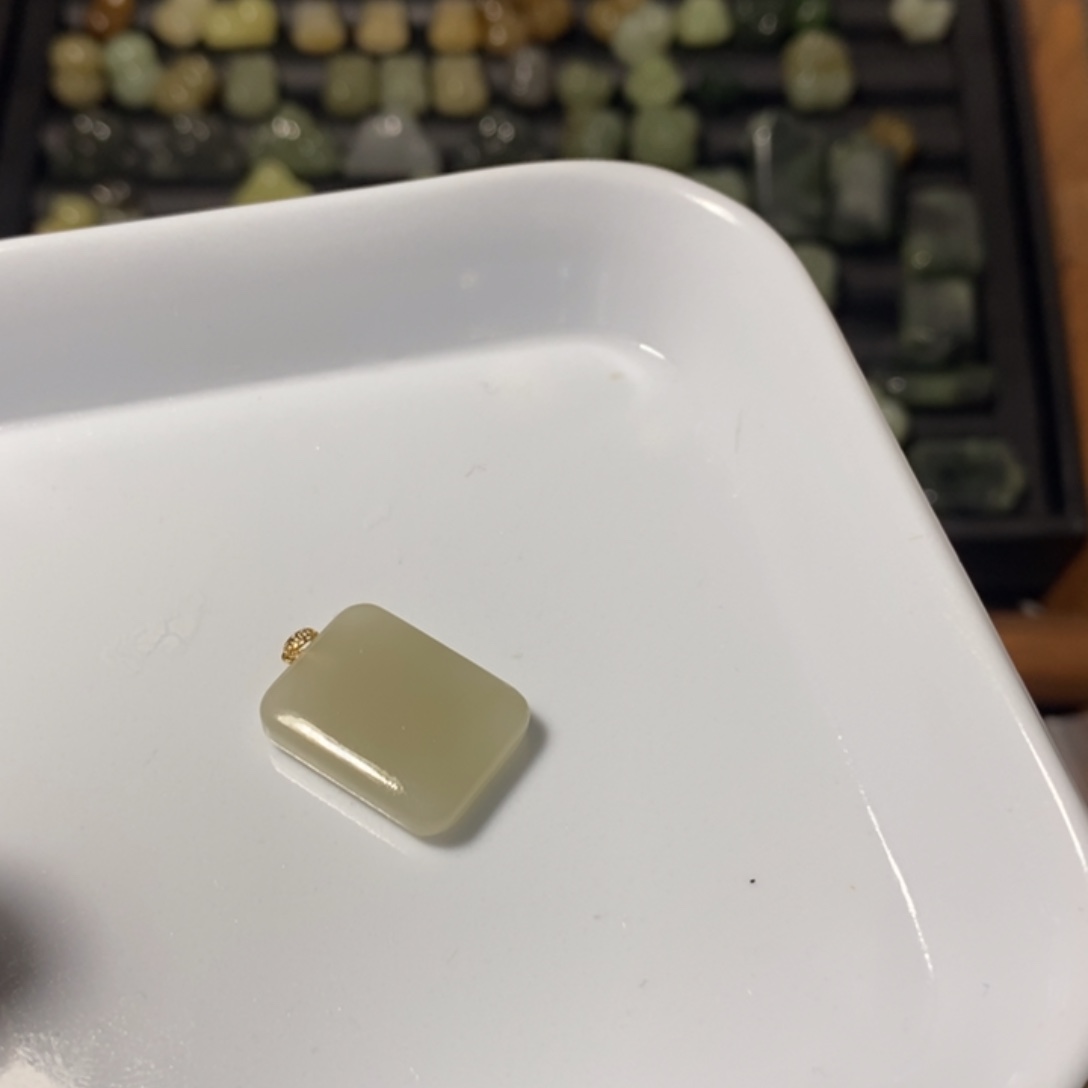 和田玉未镶嵌手链有瑕疵