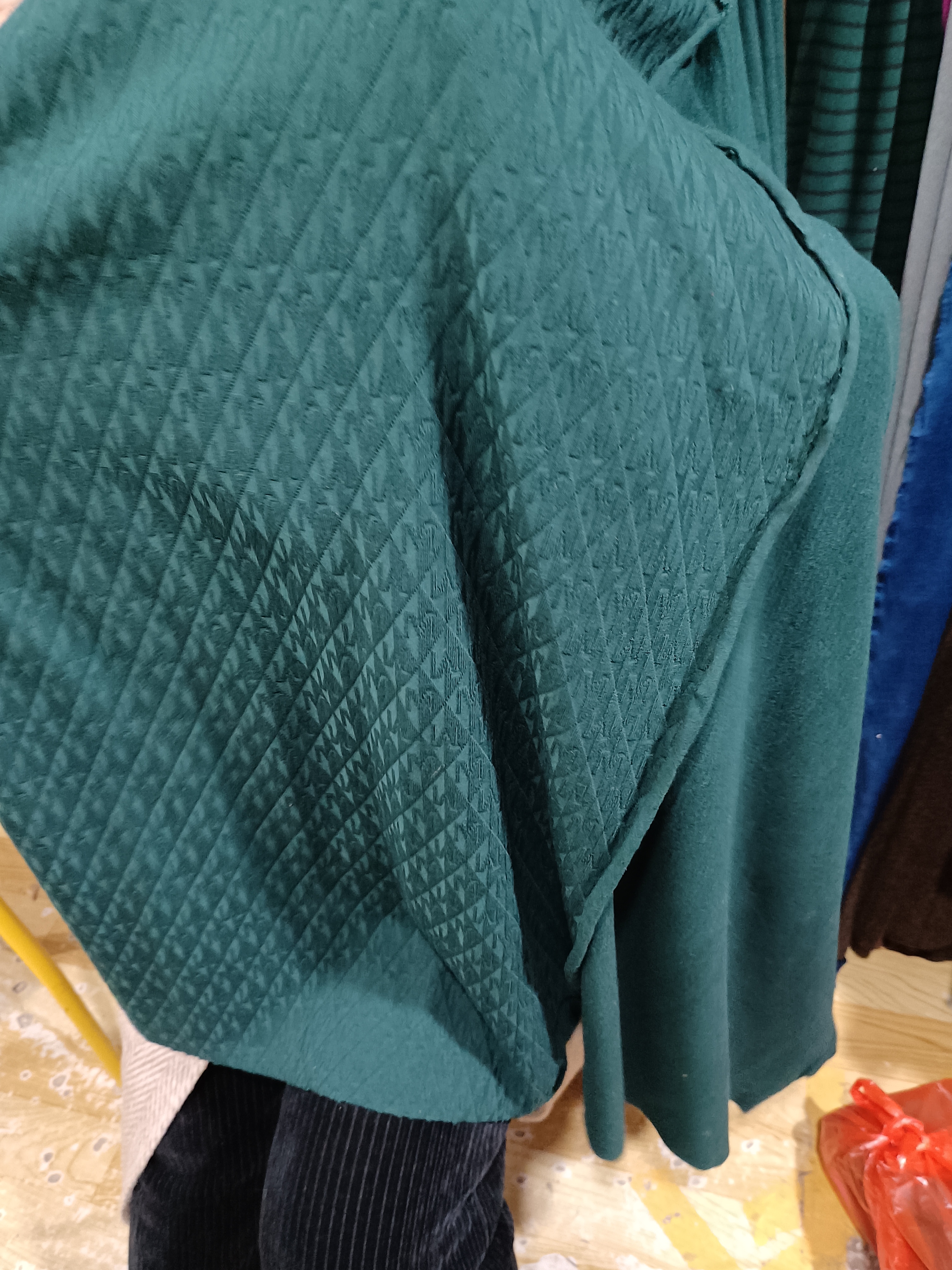 奥绒墨绿色字母两米面料