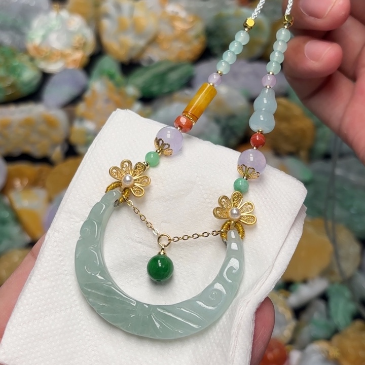 翡翠颈饰未镶嵌吊坠