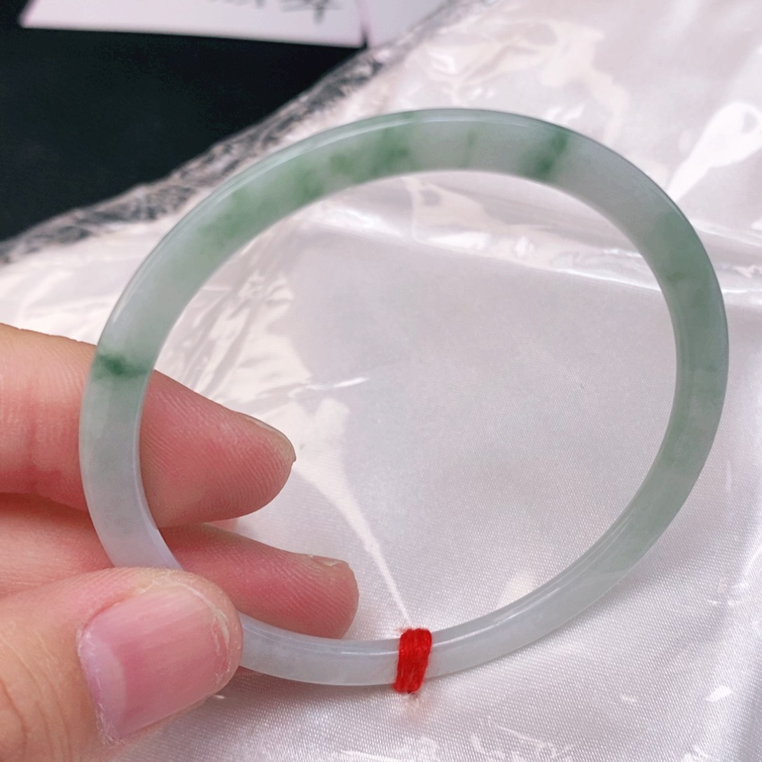 翡翠手镯未镶嵌57圈口