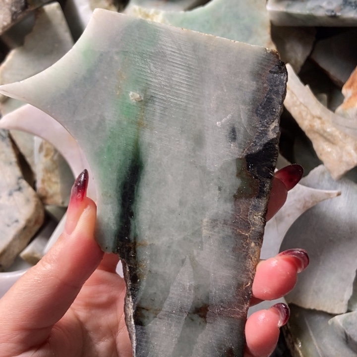 翡翠颈饰未镶嵌天然翡翠