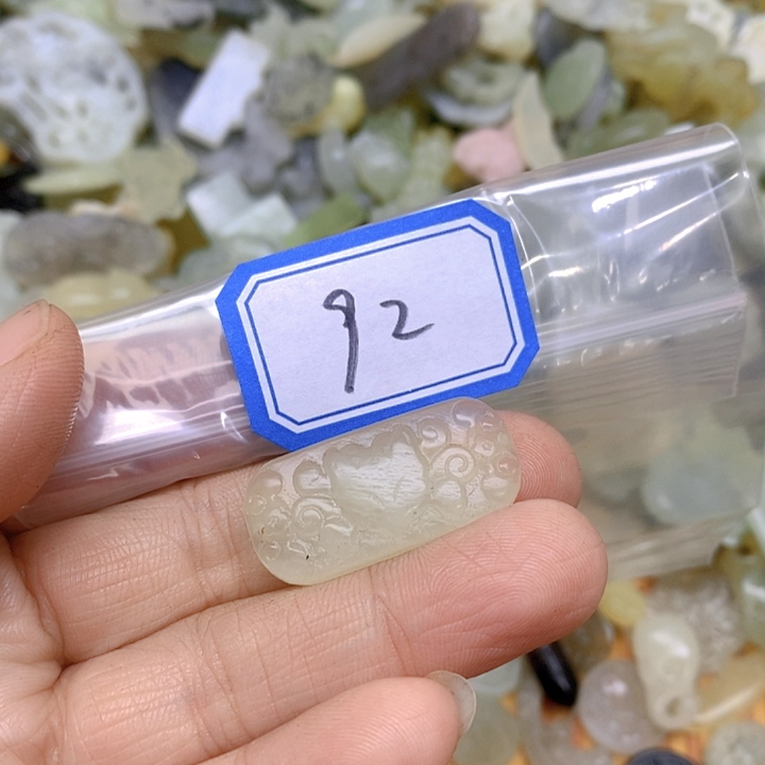 蛇纹石玉颈饰未镶嵌92