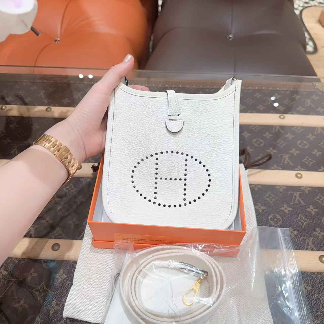 95新 Hermes/爱马仕 Mini evelyne  0U新白色金扣 TC皮  B刻