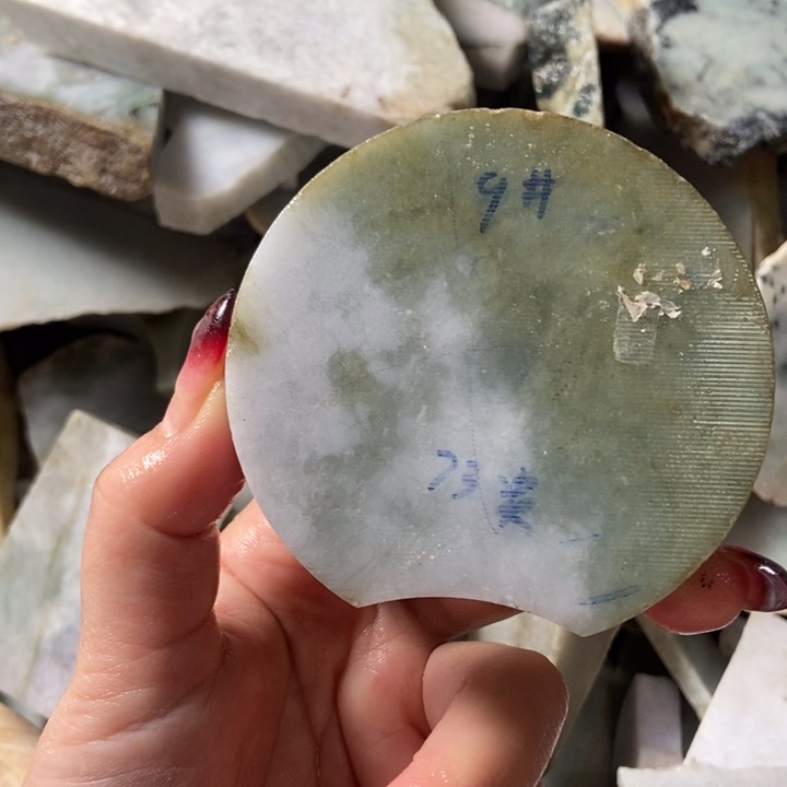 翡翠颈饰未镶嵌天然翡翠