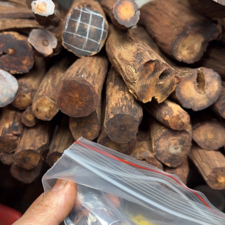 用***6木质降真香开料直播间