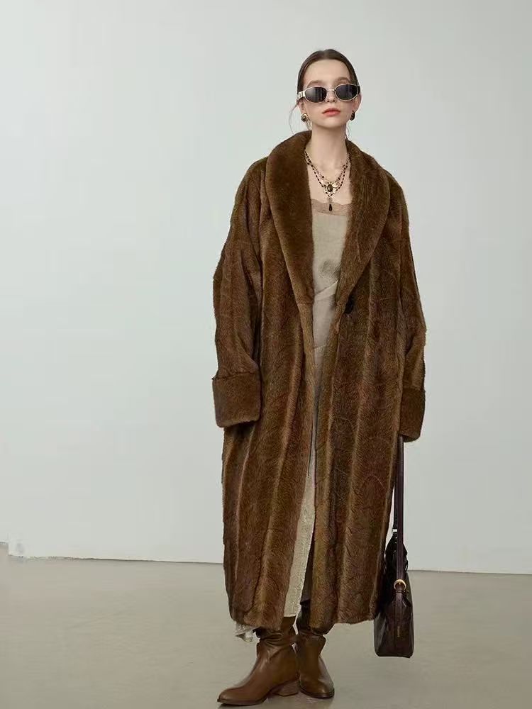 暖棕垂坠优雅裘袍
