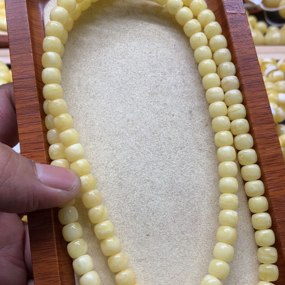 蜜蜡手链未镶嵌白***。蜜蜡