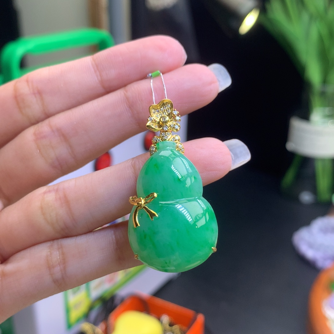 翡翠18K金镶嵌颈饰