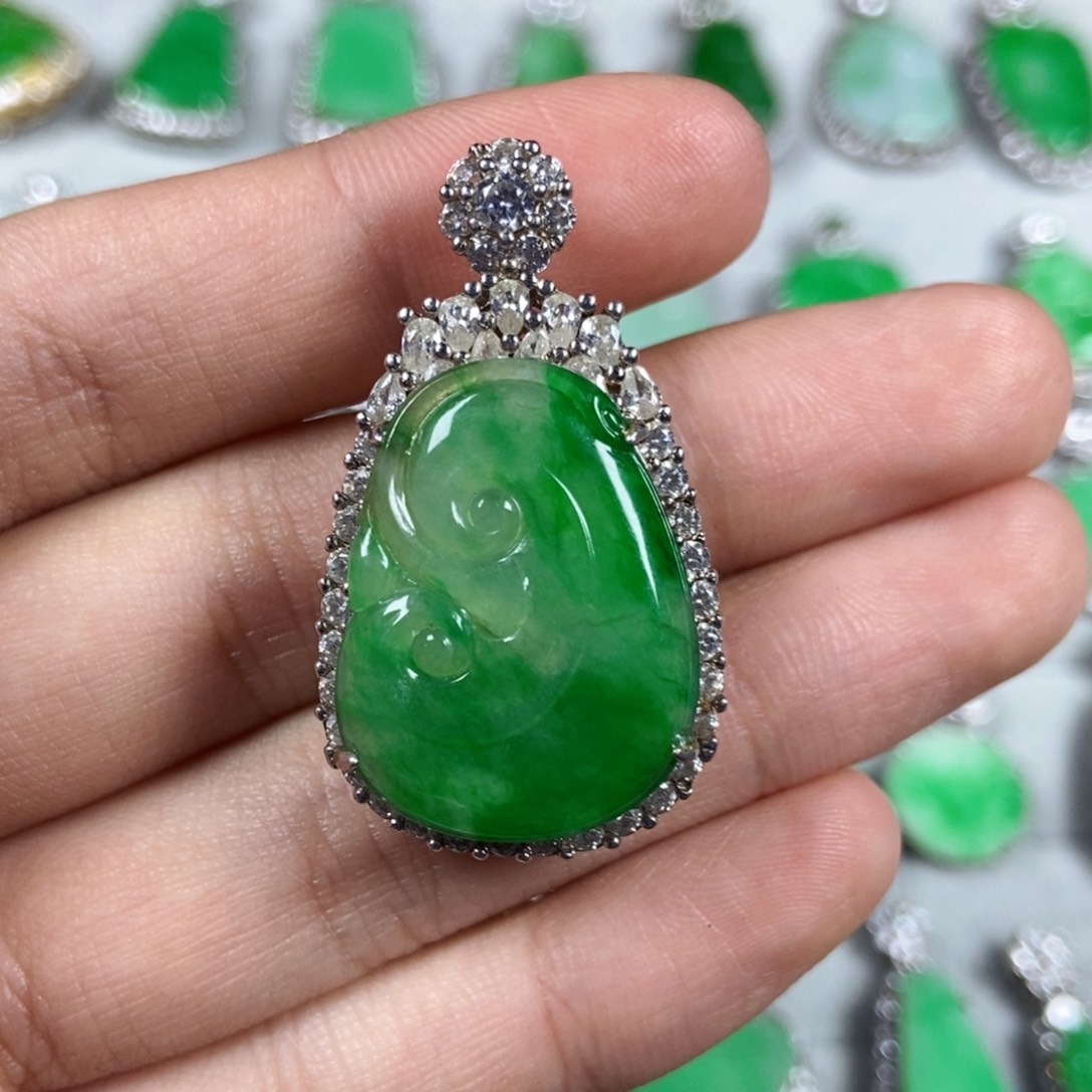 颈饰未镶嵌翡翠如意