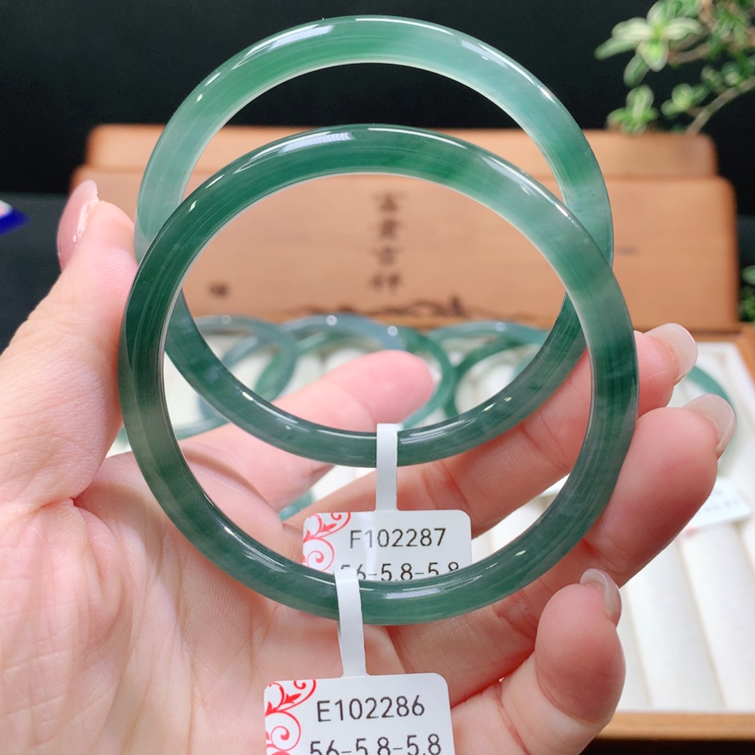 翡翠手镯未镶嵌天然