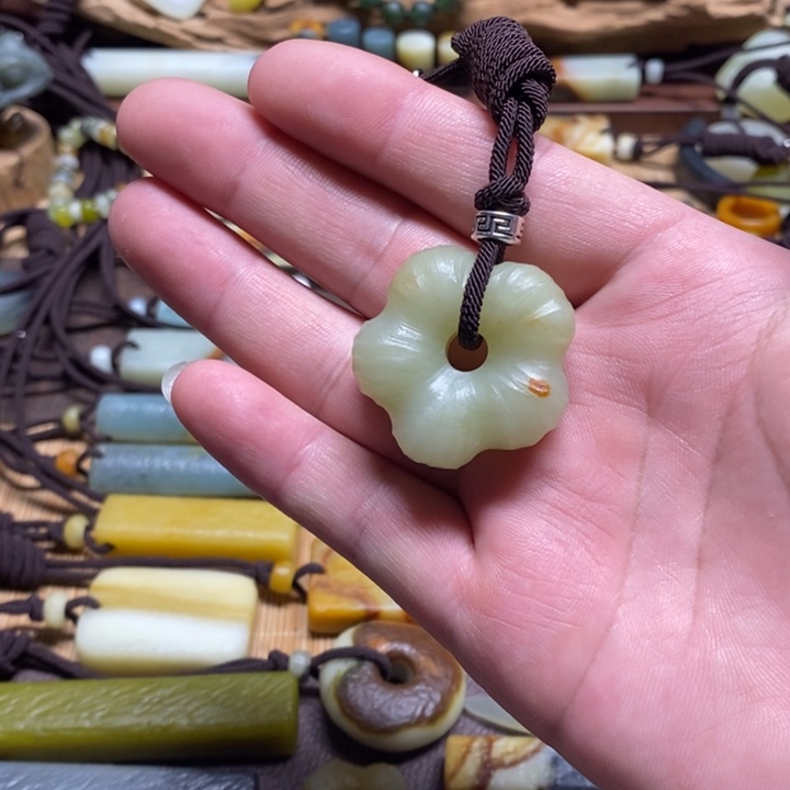 蛇纹石玉未镶嵌挂件