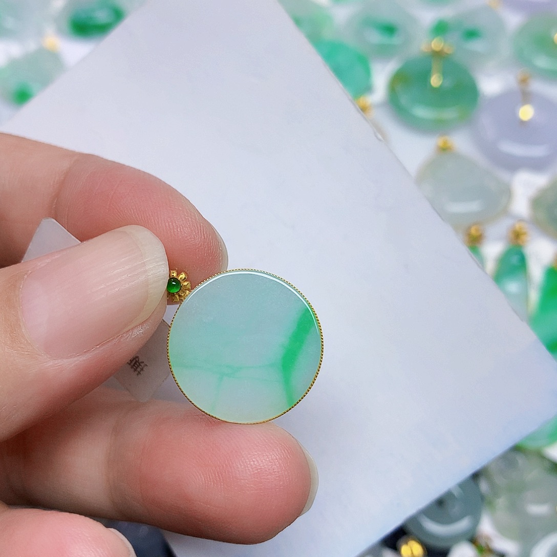 翡翠18K金镶嵌颈饰367799